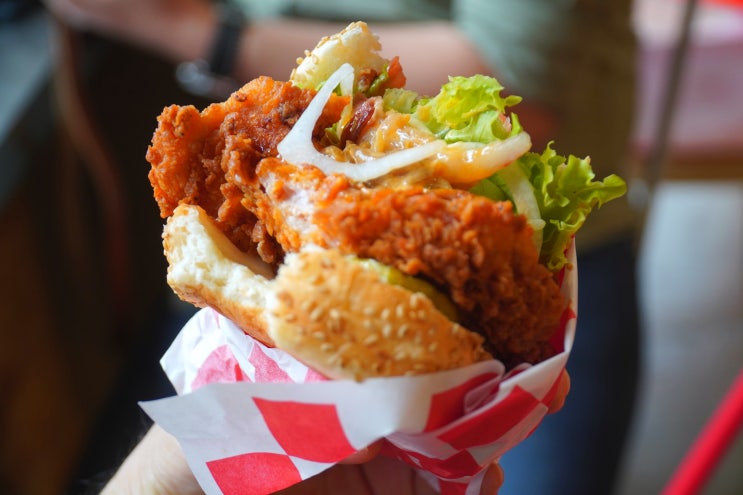  샤로수길맛집 하울링데이즈 수제치킨버거 치킨버거맛집 수제버거 맛집이 자리를 하고 있지.