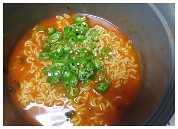  불마왕 라면은 틈새 라면보다 누가 더 매울까?