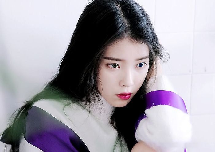  팬들이 엄청 존버중인 아이유 앨범 시리즈