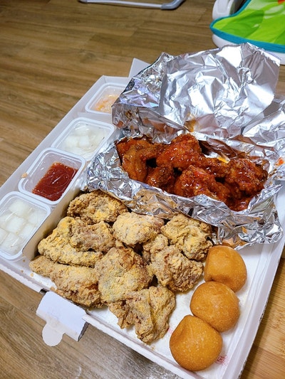 네네치킨 산본역점 사진 1