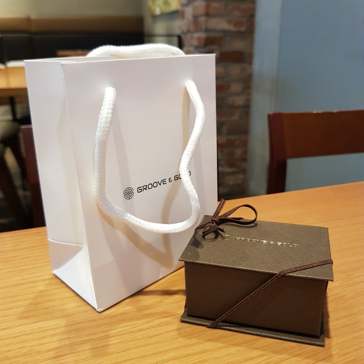  악세서리 덕후가 만족했던, 망원동 주얼리 카페 '그루브앤골드'