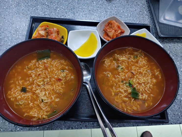 서울만남의광장 : 말죽거리소고기국밥 이외 라면.명동칼국수 먹기