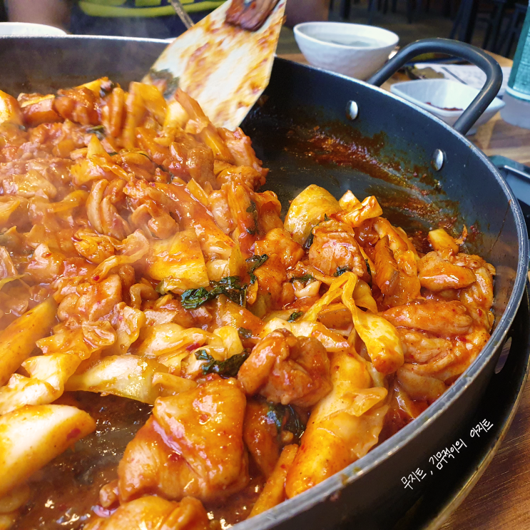  가평 남이섬 근처 춘천 닭갈비, 한옥 숯불철판 닭갈비 막국수