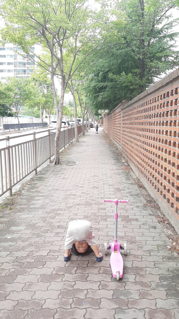  두 애들 재우다가 화가 나서 문을 박차고 나온 날 (나부터 살고보자.)