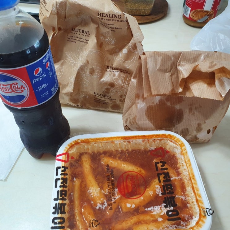  [재택근무 배달음식] 목동 신전떡볶이 중간맛 + 튀김세트 쿠팡이츠(오뎅튀김, 만두, 잡채말이, 김말이, 코카콜라)
