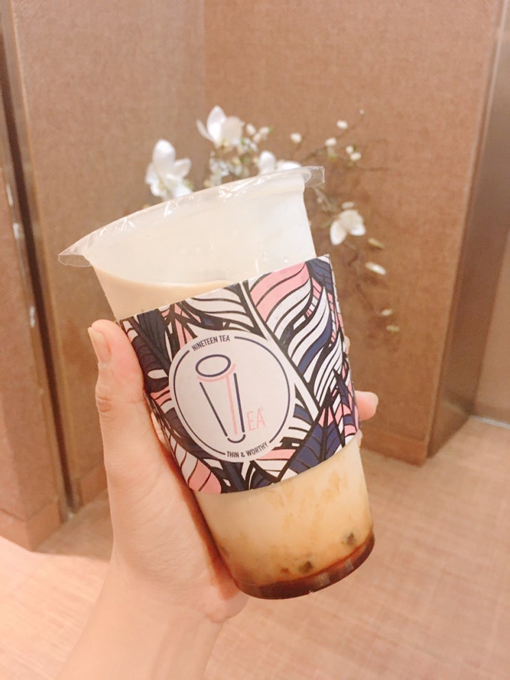  밀크티와 팬케이크 조합 칭찬해! 배달도 가능한 가성비 티타임 19TEA
