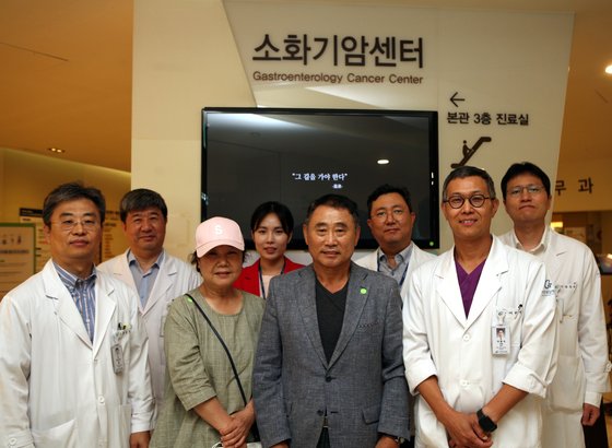 "기적이다" 3년간 위암·간암·대장암 모두 이겨낸 60대 비결 "기적이다" 3년간 위암·간암·대장암 모두 이겨낸 60대 비결