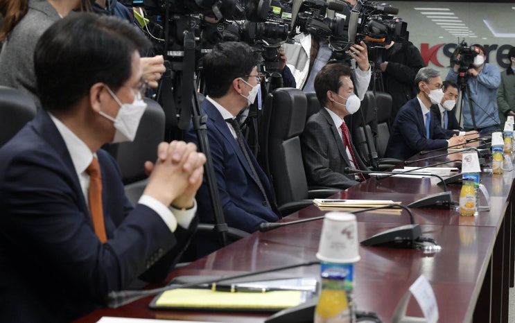 세금 데드라인 다가오는 정유업계…여전히 '먹구름' 세금 데드라인 다가오는 정유업계…여전히 '먹구름'
