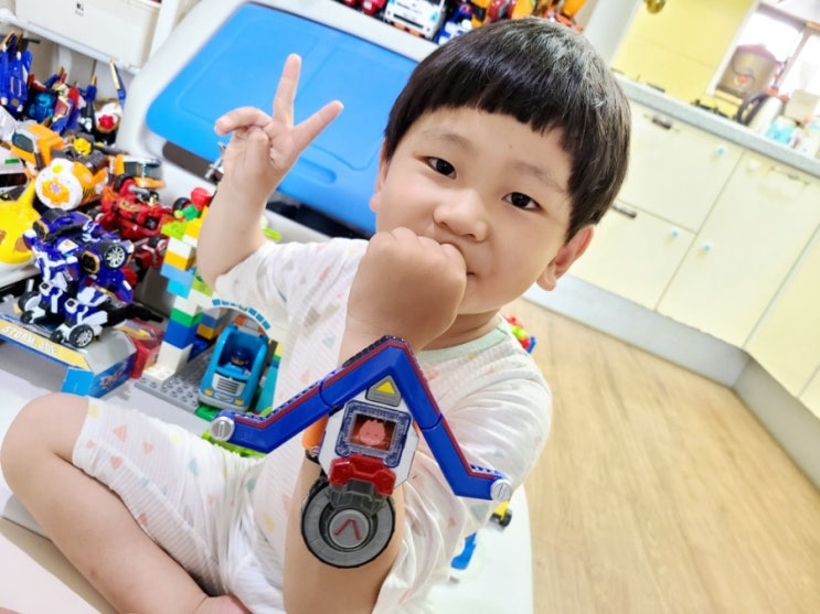 또봇V 워치 빛과 사운드가 멋진 시계! 또봇V 워치 빛과 사운드가 멋진 시계!