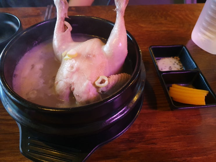  삼계탕을 기본안주로 주는 가성비 술집 '꼴목'