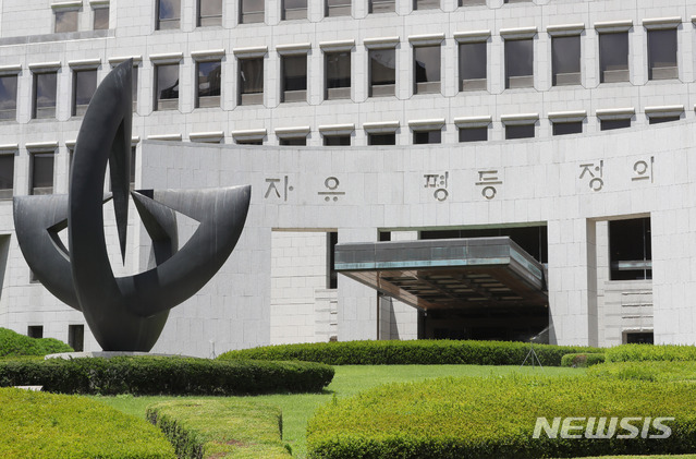 지원금 받고 일한 지자체 자원봉사자…대법 "근로자다" 지원금 받고 일한 지자체 자원봉사자…대법 "근로자다"