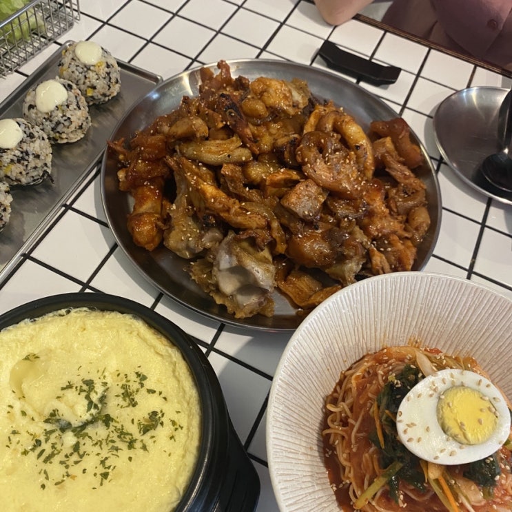  불향 매운맛 압구정로데오점 족발집