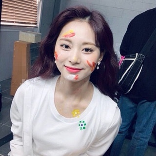 TWICE 子瑜 Instagram 照片手機桌布