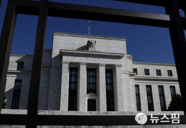 "7월 FOMC, 추가 경기부양책 논의...2% 물가 목표 수정 검토 중" "7월 FOMC, 추가 경기부양책 논의...2% 물가 목표 수정 검토 중"