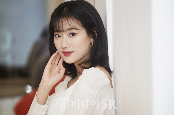  이나은 나이 에이프릴 학교폭력 학폭 일진 키 코 인성 성형전후 인스타 소속사 고등학교 사복 학력 고향 몸무게 혈액형 발사이즈 종교 소속사 데뷔 가족관계