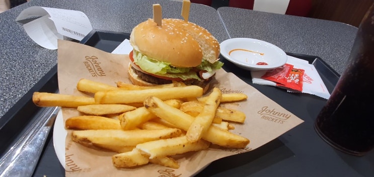 쟈니로켓 메뉴 프렌치버거세트 먹어봤어용