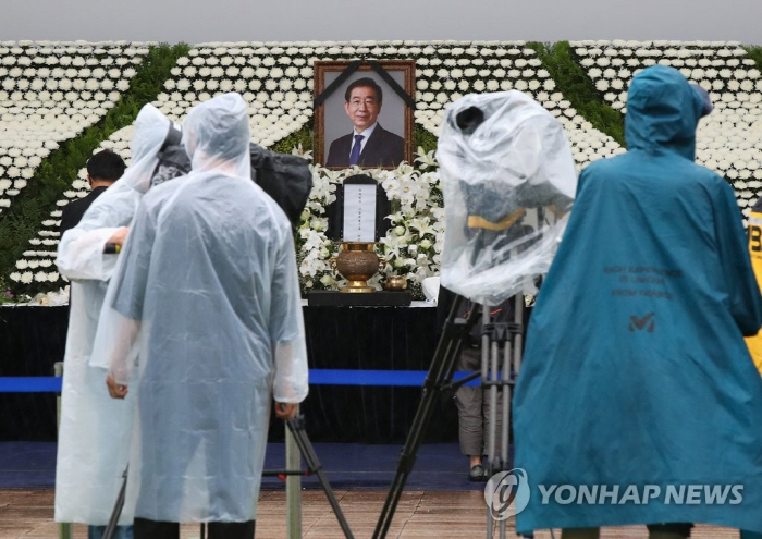 "장례는 집회 아니라 괜찮다"는 서울시…하태경 "코로나 방역 깬 유권해석"