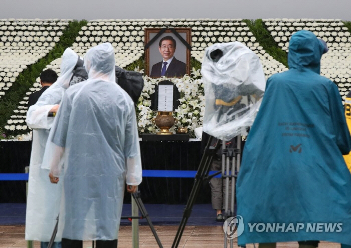 "장례는 집회 아니라 괜찮다"는 서울시…하태경 "코로나 방역 깬 유권해석" "장례는 집회 아니라 괜찮다"는 서울시…하태경 "코로나 방역 깬 유권해석"