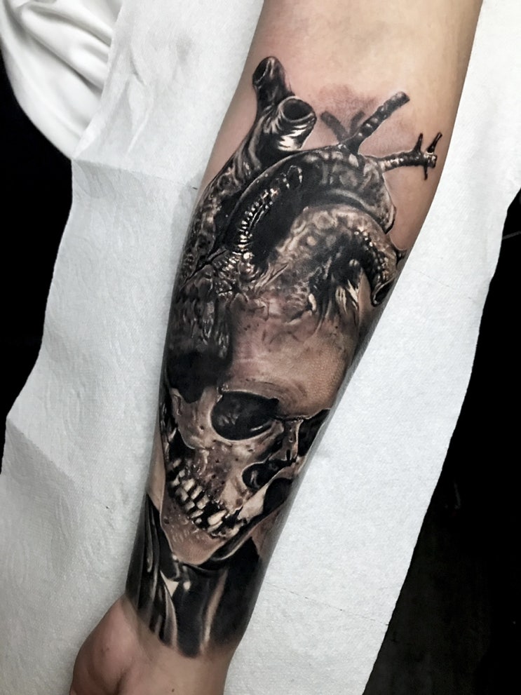  [블랙앤그레이 긴팔 진행중] Skull Heart   해골심장타투