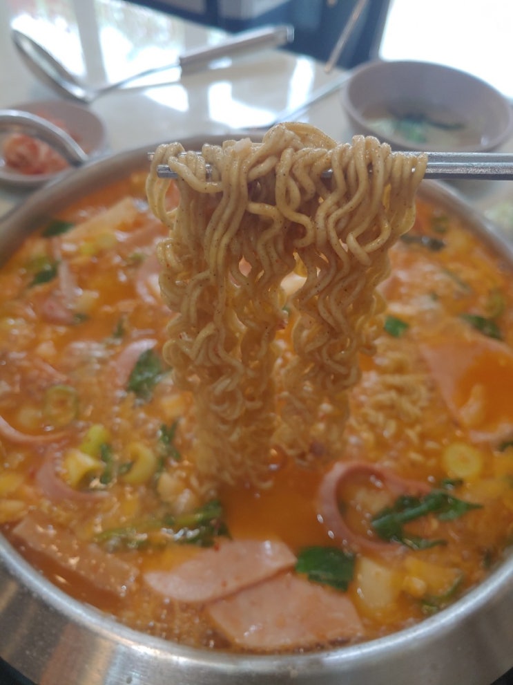  대림 킹콩 부대찌개:라면사리 무한리필 부대찌개집