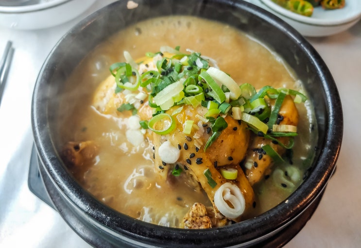 여름을 이기는 맛 '부자 상황 삼계탕'