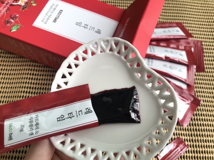  타트체리 석류콜라겐 담은 뉴트리벨 레드타임 젤리