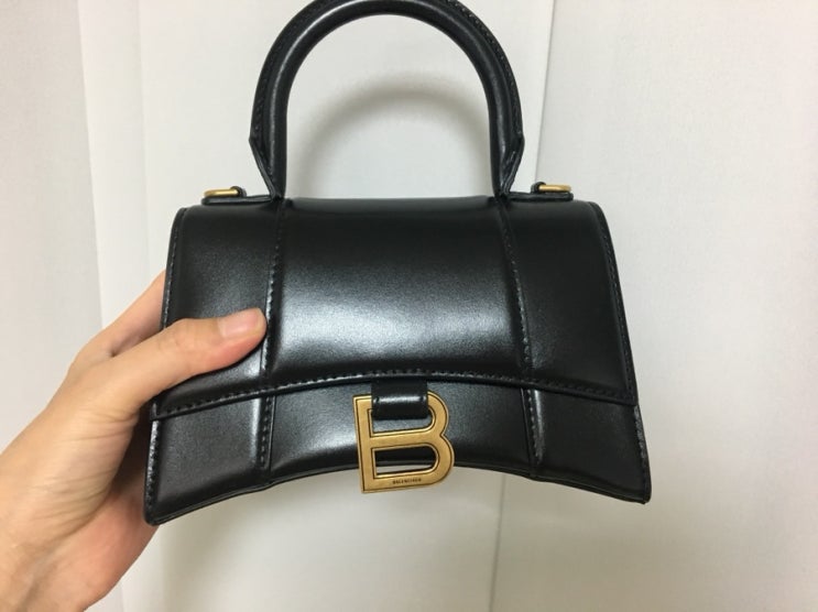  내돈내산 :) 발렌시아가 가방 BALENCIAGA 아워글래스 탑 핸들 XS 블랙 리뷰