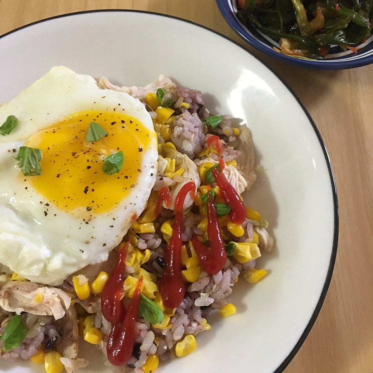  간단하게 볶아주면 끝! 냉동실 털기, 초당옥수수 볶음밥 만드는 방법