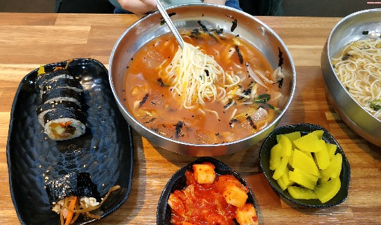  맛있는 저녁메뉴 - 잔치국수