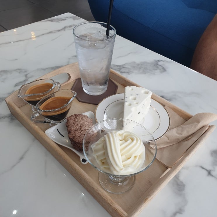  (천안/신부동) 꼬소한 커피와 아포카토가 맛있는 천안터미널 더 스트림 카페