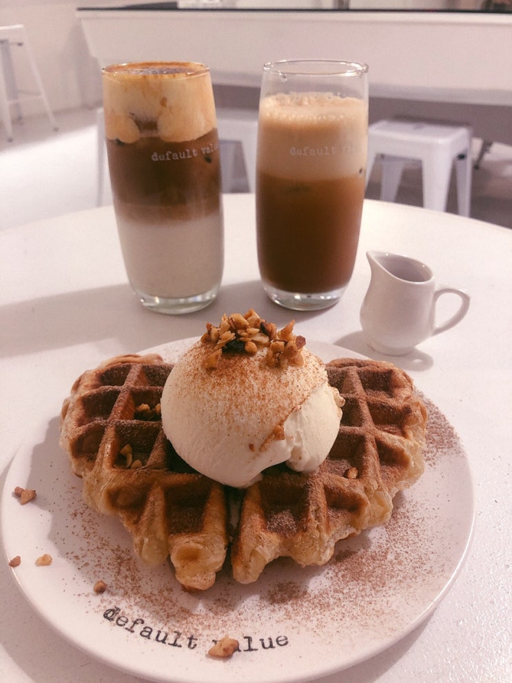  연희동 크로아상 와플이 맛있는 디폴트벨류 default value