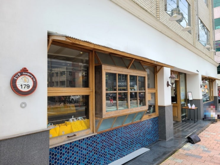  군산 이성당 빵집 영업시간 신관카페