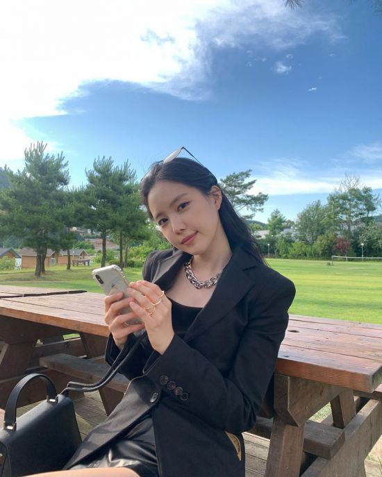  [기사스크랩]여름에도 포기 못하는 올블랙 스타일링