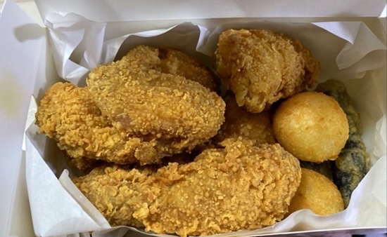  전주 덕진구 치킨-치킨과 떡볶이의 환상조합 ‘국대후라이드치킨우아호성점’