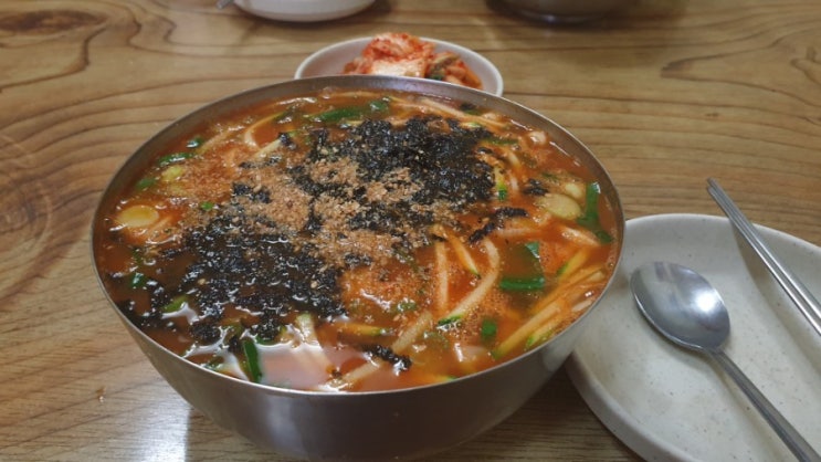 강릉 중앙시장 맛집 강릉성남칼국수에서 3천원 장칼국수 진심대박 강릉 중앙시장 맛집 강릉성남칼국수에서 3천원 장칼국수 진심대박