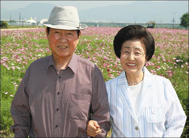 김대중 이희호 아들 김홍일 김홍업 김홍걸 나이 키 학력 고향 집안 별세 사망 엄마 아빠 아버지 어머니 가족관계 결혼 남편 부인 아내 배우자 와이프