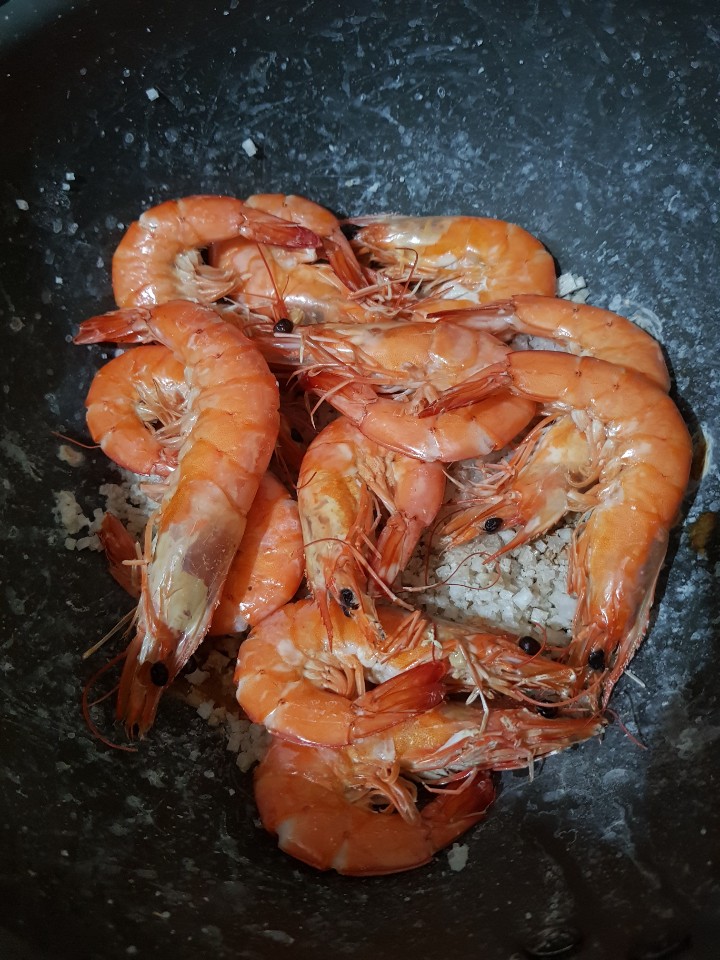  집에서도 맛있게 먹기! 김밥 흰다리새우 소금구이