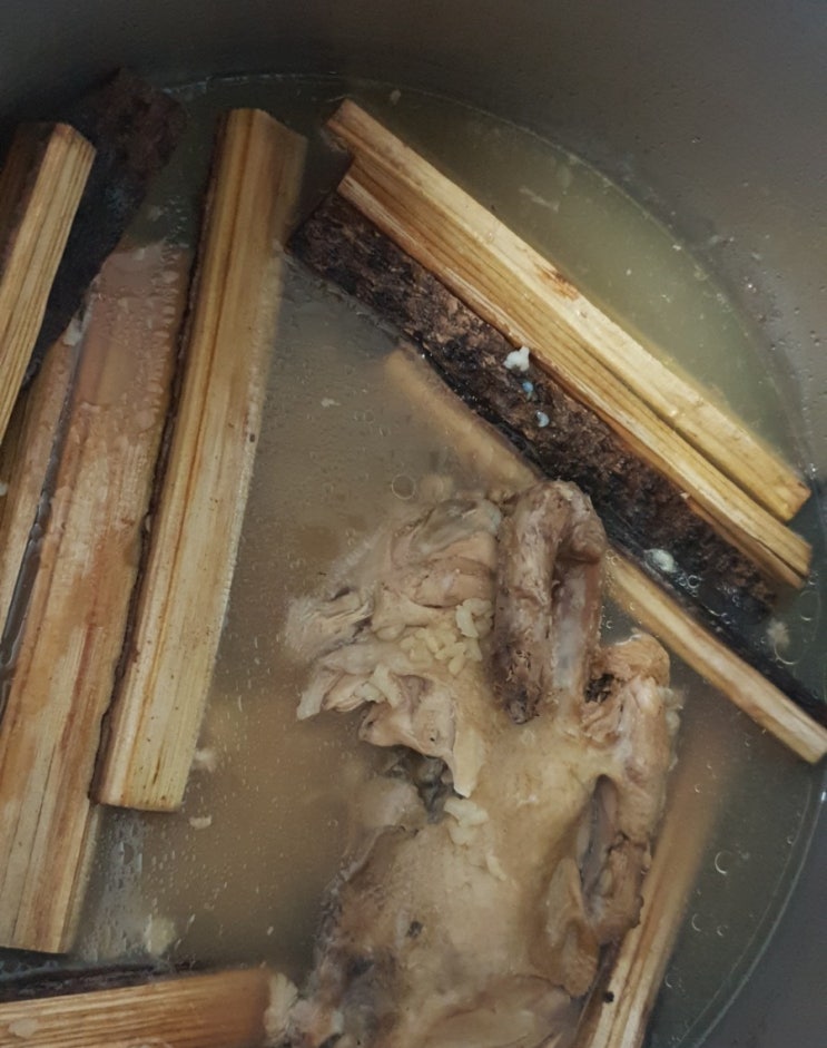  중복에는 옻닭, 새끼참새밥주기