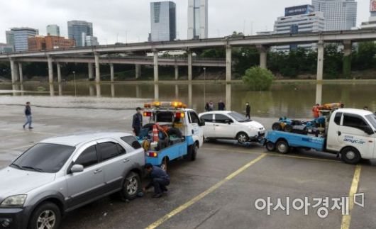 기록적 폭우에 차량침수 160억 손해…車보험 손해율 '악재