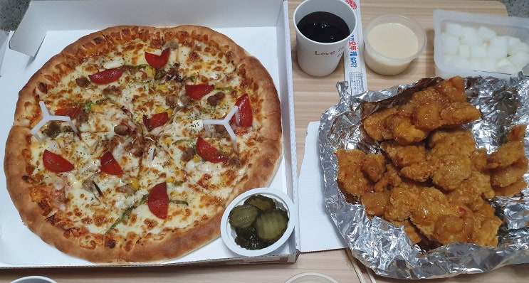  요즘 핫한 '피자나라치킨공주' 맛도 있을까?