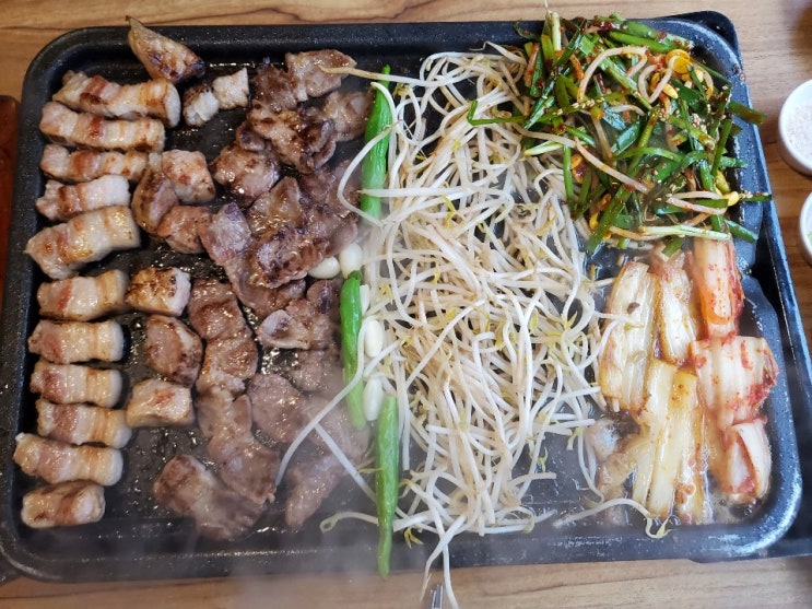 [왕십리맛집] 숯벌초벌구이한 고기를 구워주는 육감식당