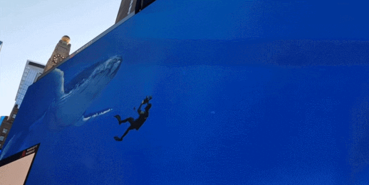 거대한 고래가 헤엄치는 바다가 된 뉴욕 타임스퀘어, 갤럭시S8 영상