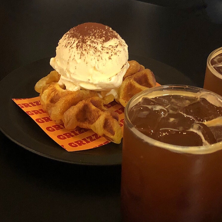  부천 신중동역 카페 추천, 크로플 맛집 "그리즐리 하운트 (Grizzly Haunt )"