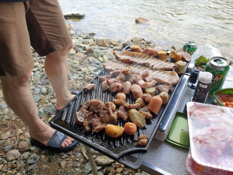  고기 맛 한 맛 더 내주는 Lodge 무쇠 사각 불판
