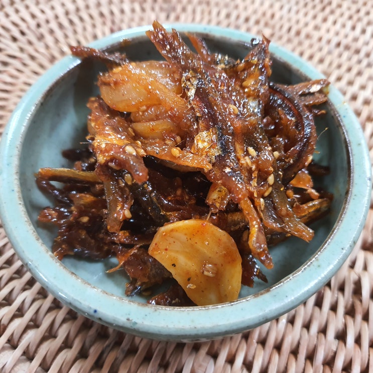  멸치고추장반찬 촉촉하게 마늘과볶음 요리하기
