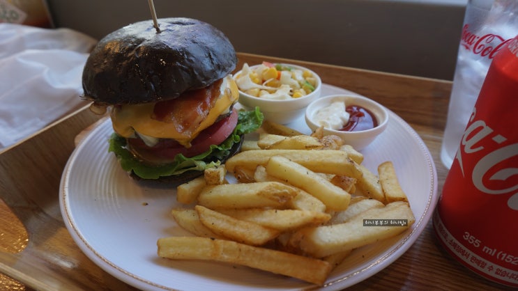  제주김녕 만장굴맛집 삼다 수제버거에는 돌하르방 햄버거가 있어요.