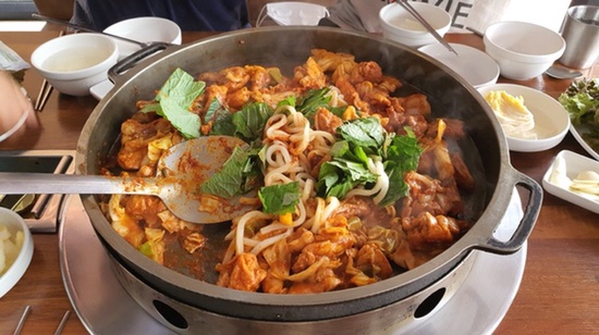  가평 설악 맛집) 청평호반 닭갈비 막국수 방문 후기