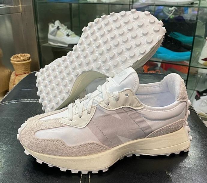  뉴발란스 327 발매 예정 소식