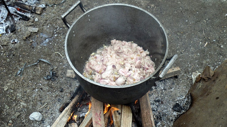  필리핀 잔치 음식 판싯, 한국의 잡채와 비슷한 맛