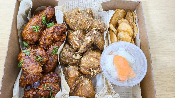  순수치킨서현점 마늘양념과 고추양념치킨 겉바속촉